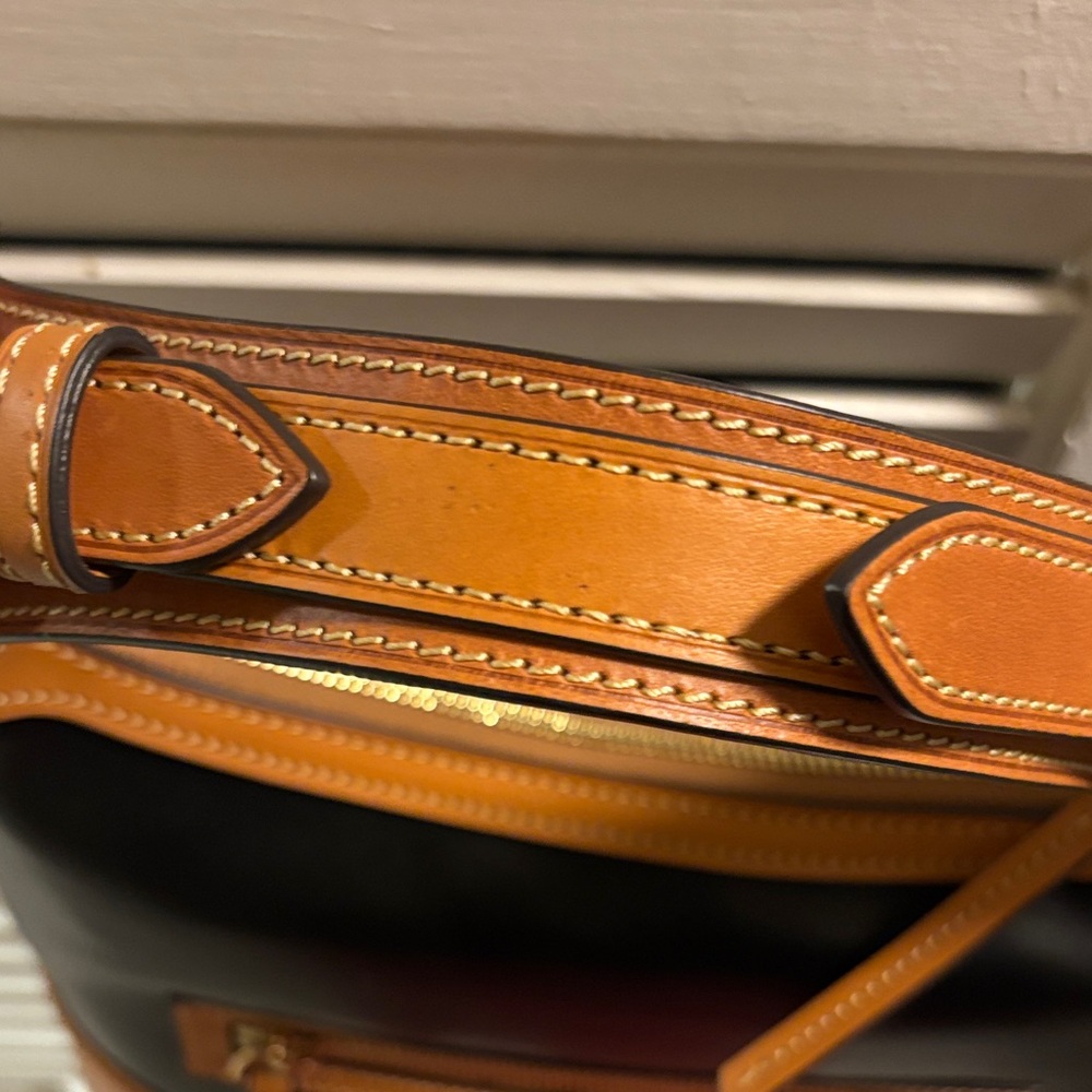 Dooney & Bourke Black and Tan Shoulder Bag - Picture 3 of 4
